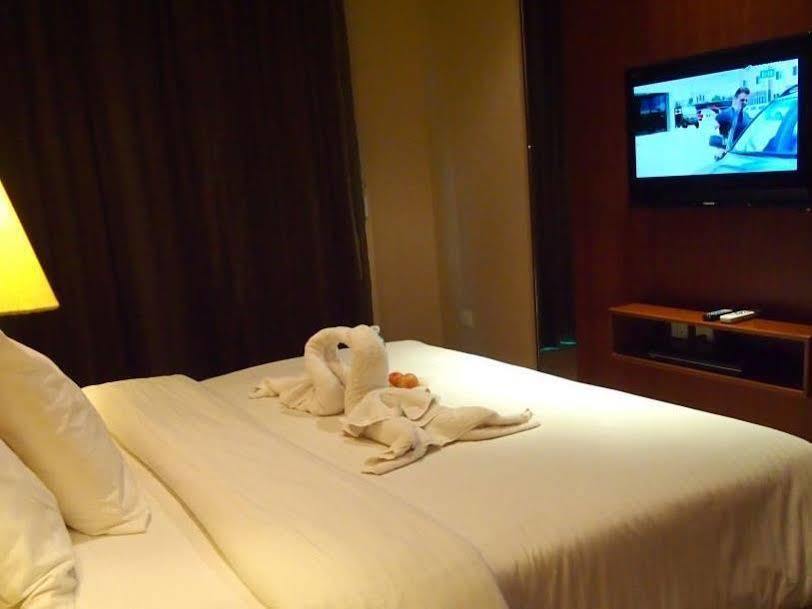 Swiss Hotel Apartment Kuala Belait Bagian luar foto